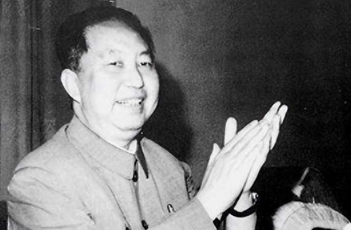 毛泽东为什么说华国锋是老实人？这背后其实和三件事情紧密相关，有哪些具体缘由呢
1