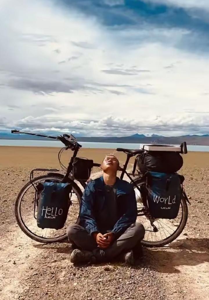 湖远行，本名马壮，26岁，辽宁阜新人，抖音平台知名骑行旅行创作者，四川湖远行网络