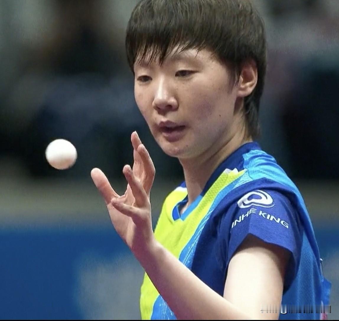 球迷们略微有点偏心，
全运会女子乒乓球单打决赛时，现场一片“孙颖莎加油”的喊声，