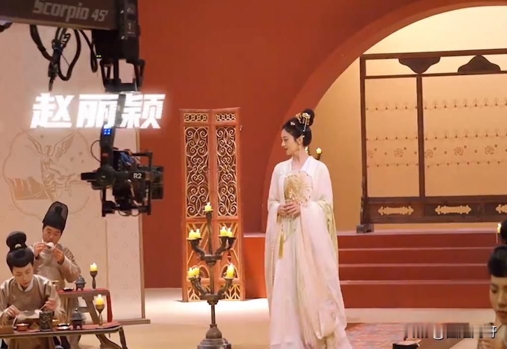 有谁能想到，这只是一支广告。品牌方为赵丽颖花72小时搭建的古装场景，居然有种说不