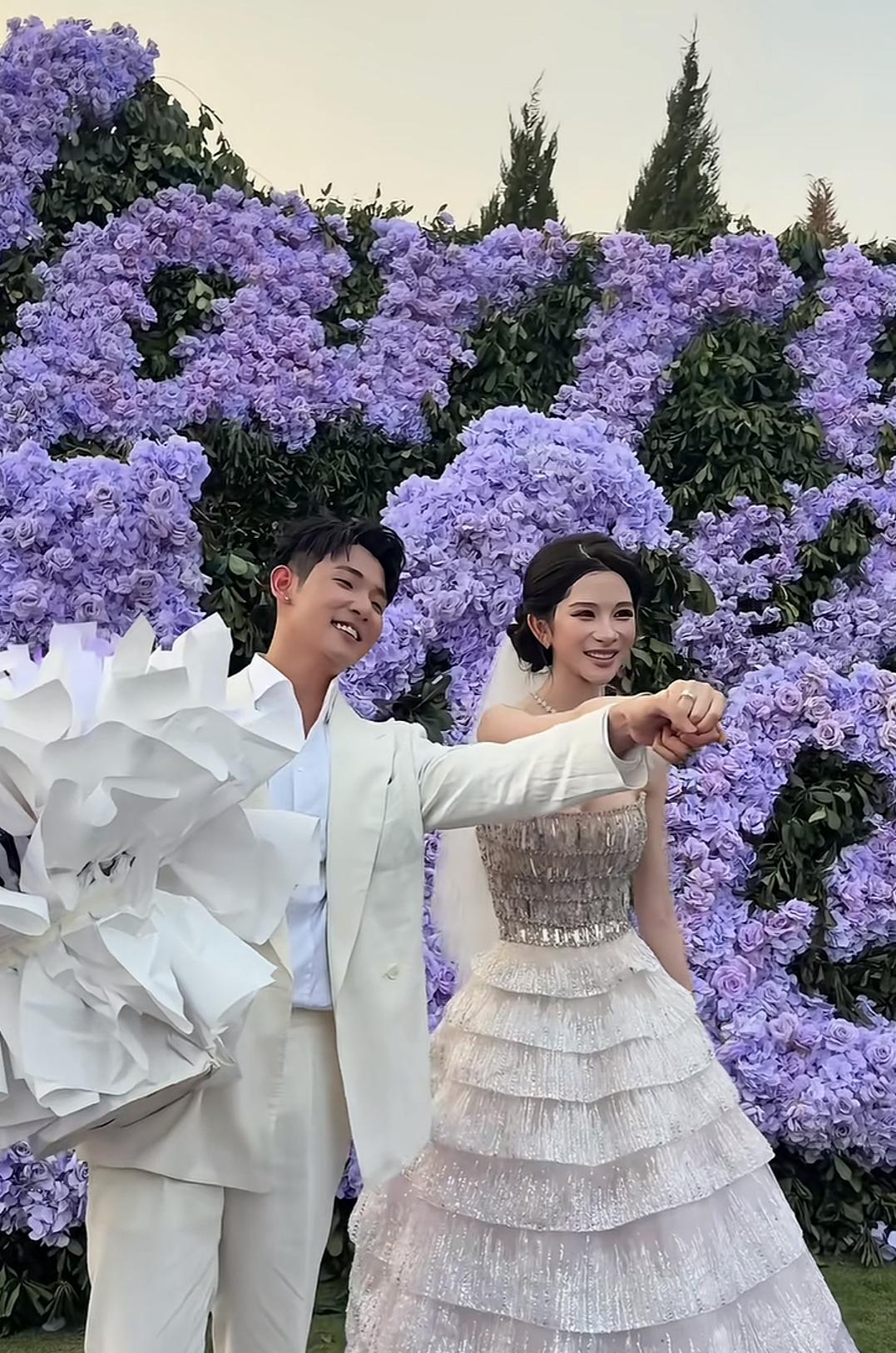 网红梅尼耶求婚成功，现场紫色花海达几百平，诸多网红现身送祝福，痞幼等人缺席，未婚