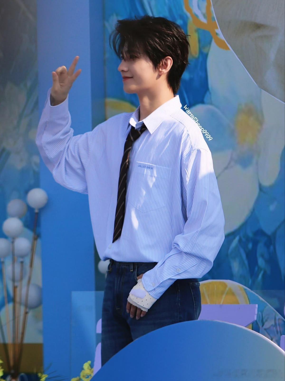 杨洋雨霖铃 yy 杨洋展昭“谢谢你成为我的光，而我也会努力成为你的底气。"
