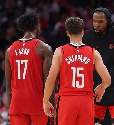 大空位三分命中率最高（至少30次出手）1. 伊森 - 65.6%2. 麦克丹尼尔