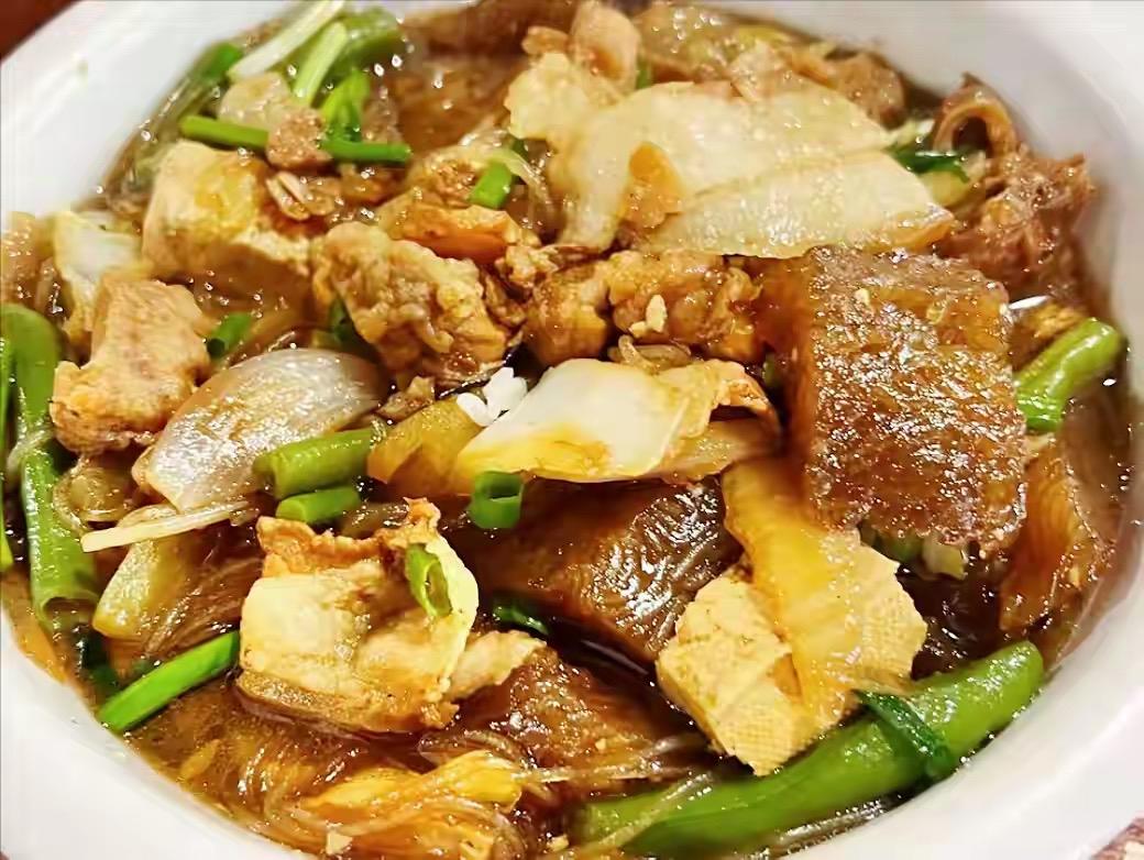 河南林州“6大名吃”，你吃过几个

1、林州大烩菜
2、刀拨面
3、临淇水煎包