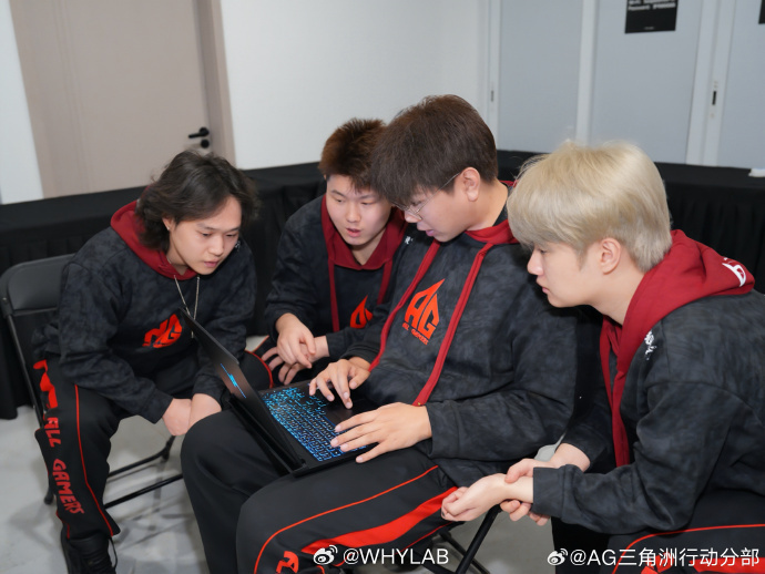 AG 三角洲行动分部曝光了荣耀 WIN 游戏本的外观，猎人发光 Logo 回来了