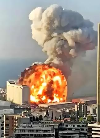 火光冲天！基辅多个城区爆炸起火，弹道导弹直击乌克兰首都！

更值得盯住的是，一架