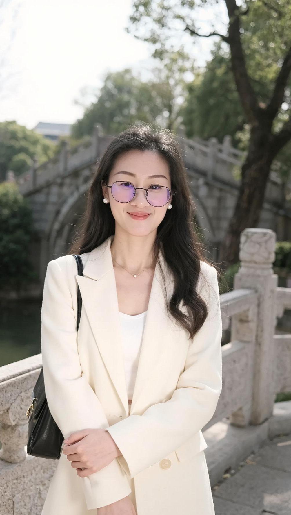 教育工作者始终牢记两句话：假如我是孩子，假如是我的孩子，祝自己节日快乐🎉