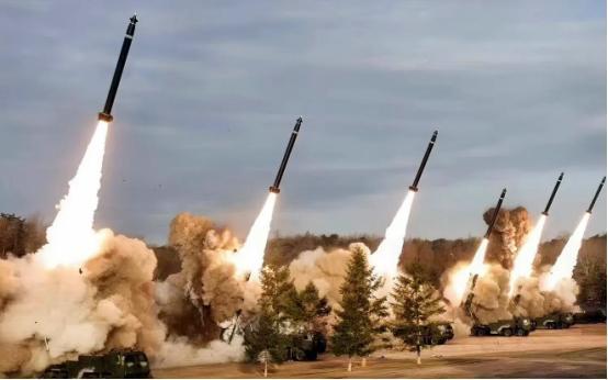 19日凌晨，大批导弹密集射向日本海，高市早苗这下尝到后果了！
 
4月19日凌晨