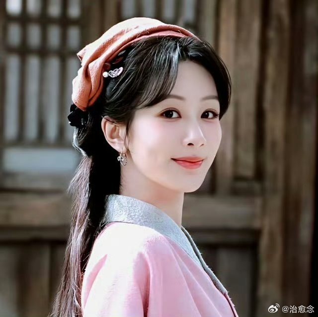 杨紫的演技与作品实力早已经过市场和观众的双重检验，其实不必执着于接演历史正剧来拔