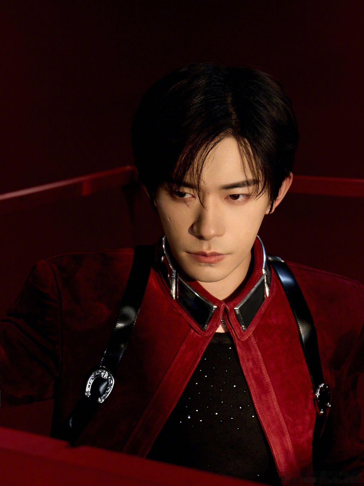 我还没和易烊千玺同框它同框了易烊千玺《智造未来》每一步都踩在我的心巴上！面对百万