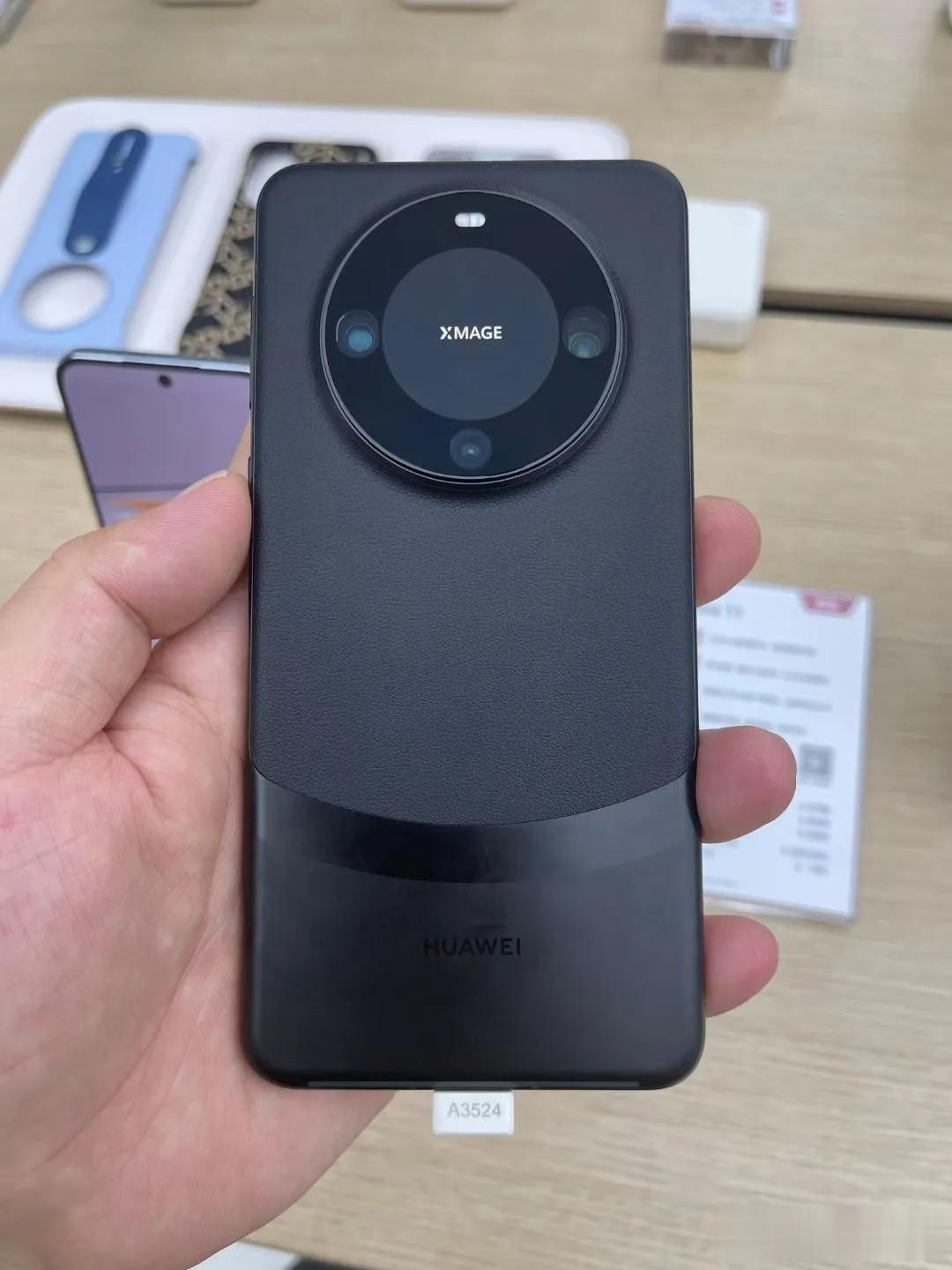 线下上手华为Mate60 Pro+，和网传的完全不一样！
狗东毫无意外的一秒售罄