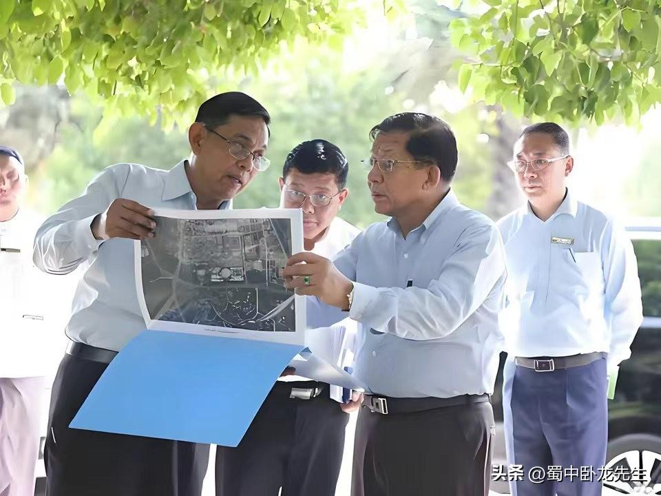 今天传来缅甸总统亲自视察首都内比都入口处牌坊建设工程的最新消息。据缅甸媒体202