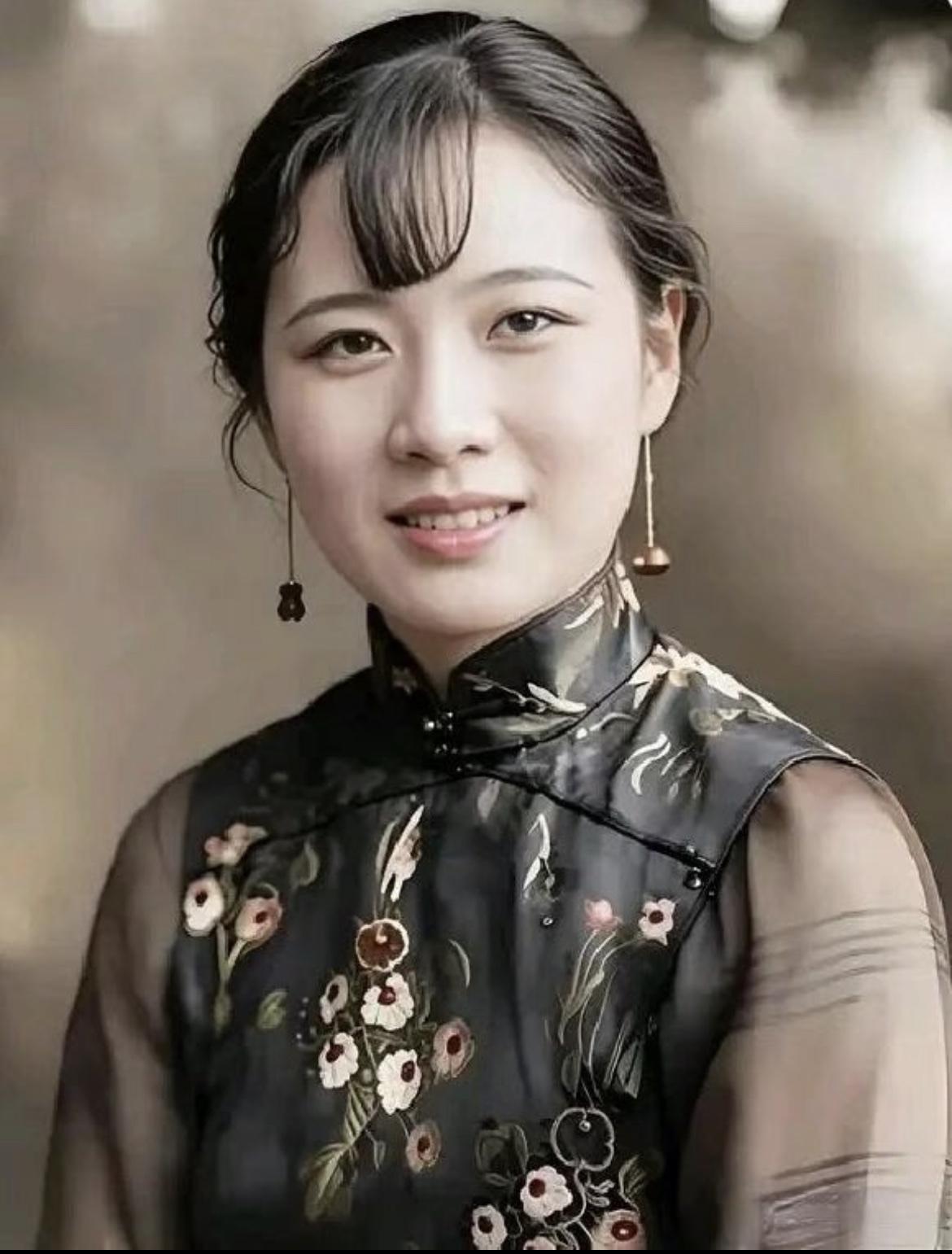 老照片：宋美龄年轻时的照片修复变清晰，不说其他，就颜值来说，还是有着一种东方美的