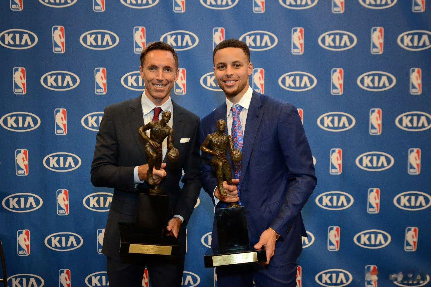 库里这场就是MVP！发两个奖杯的那种🏆🏆 