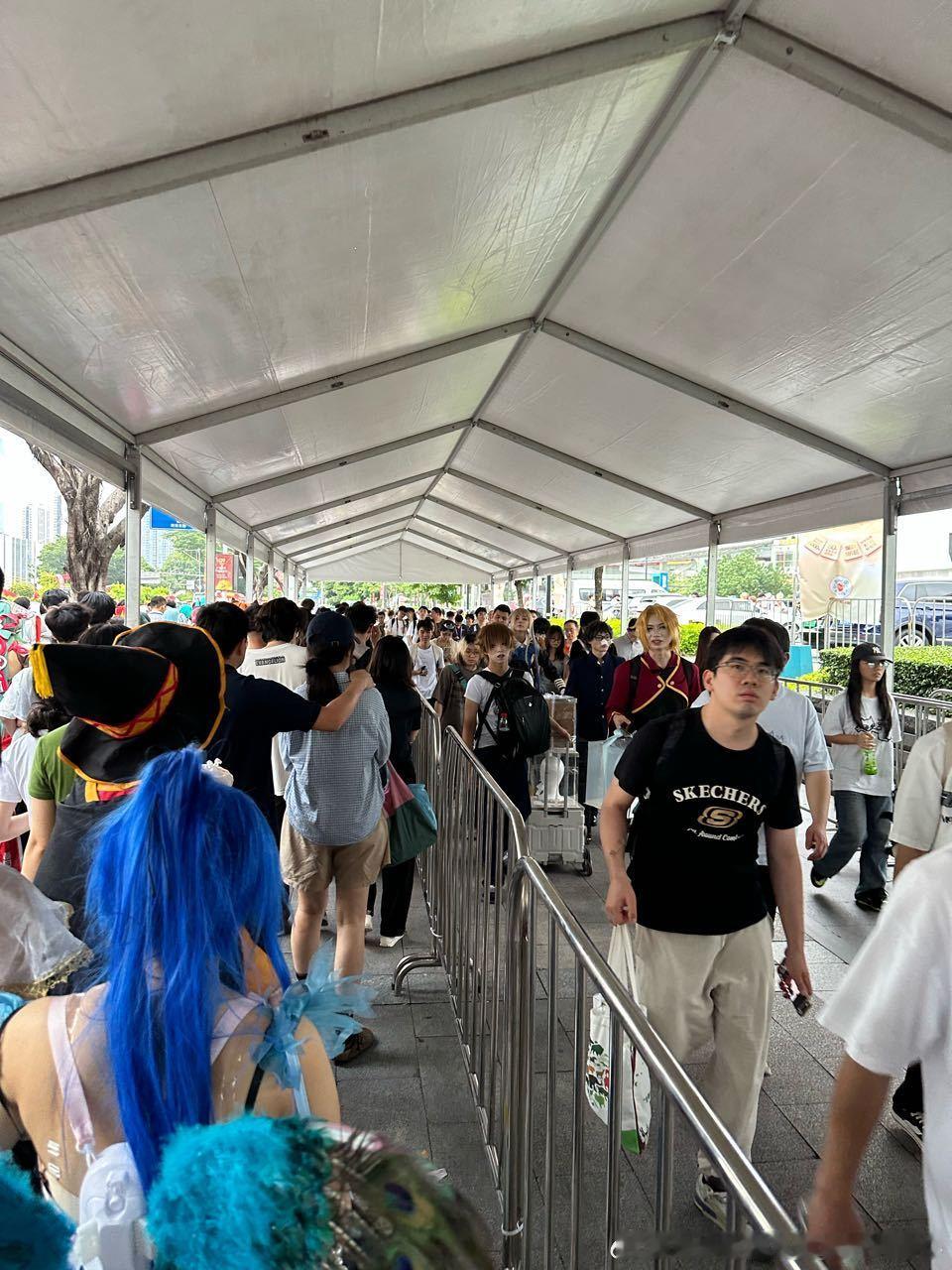 广州地铁  网友：2026.5.2，周六，五一劳动节第二天，萤火虫动漫游戏嘉年华