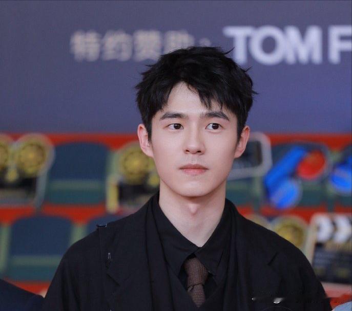 #刘昊然金鹤奖最佳男主角#
虽然刘昊然在解密这部电影里把自己造型弄得特别丑，但是