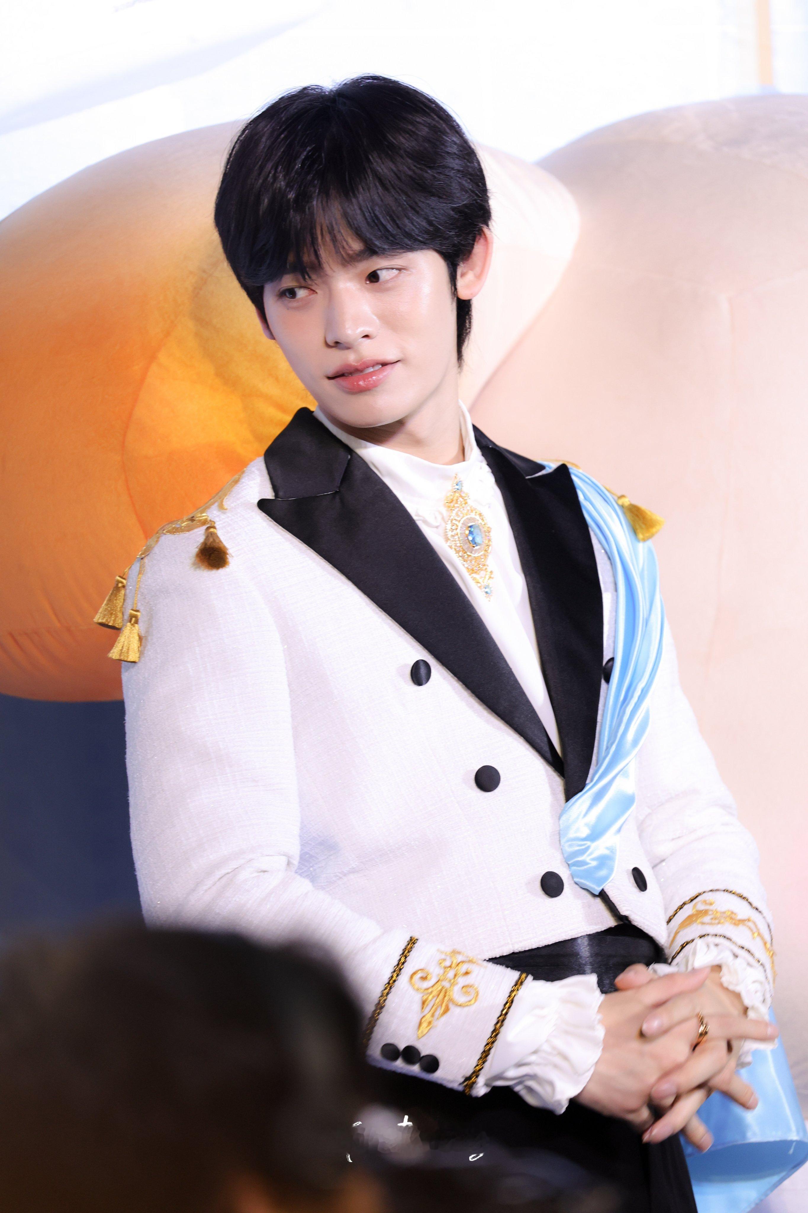 cr.wpnwpnteeteepor TTP BOKBEAR THE VICTO