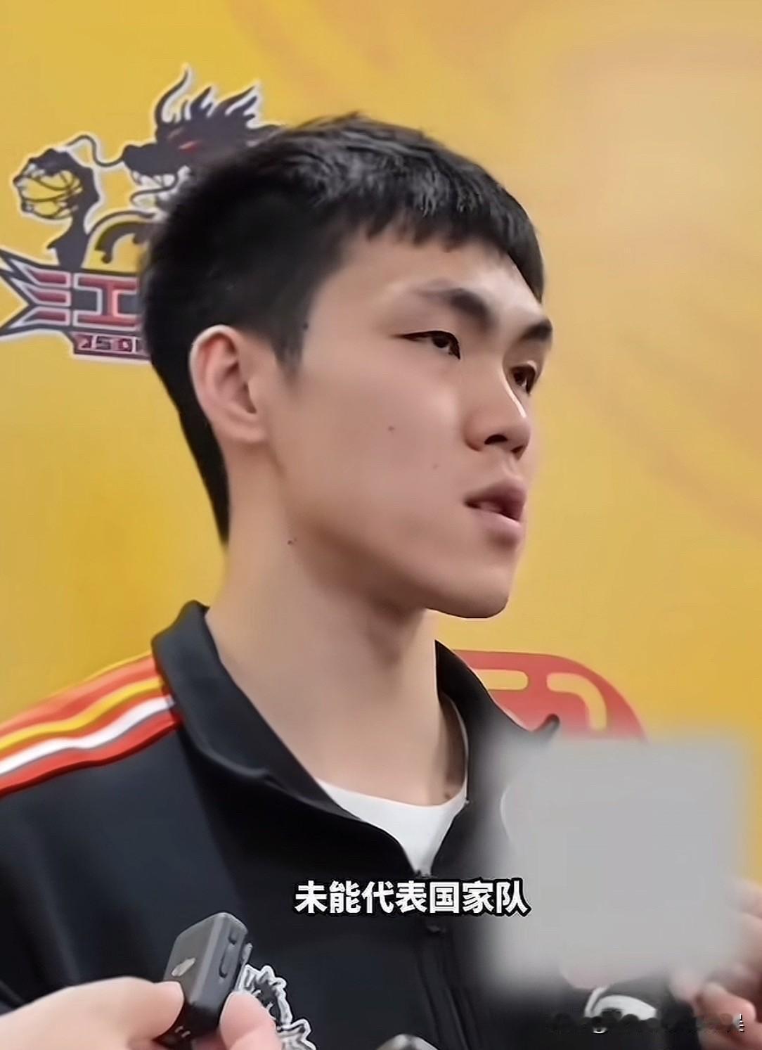 庞峥麟无缘中国男篮15人大名单！球迷分析主要有三大原因！

1.庞峥麟国际大赛经