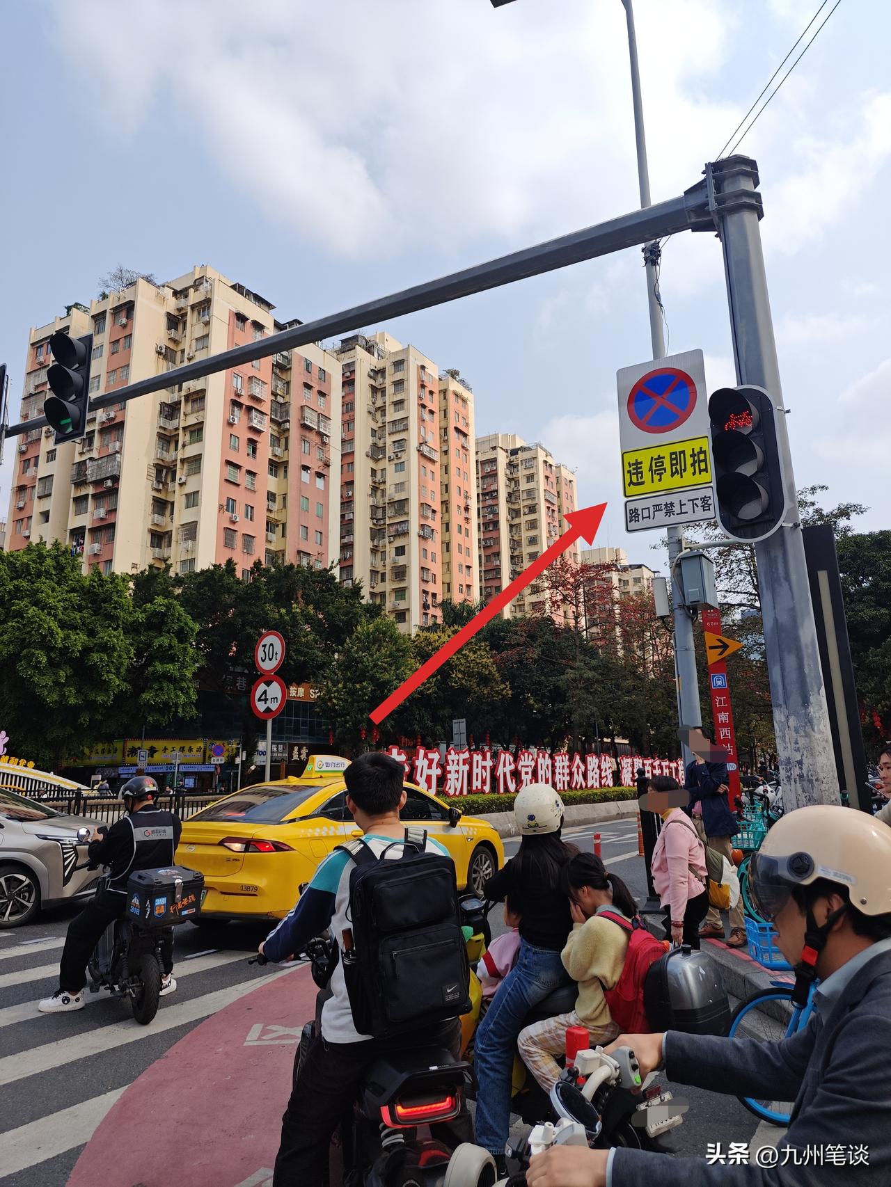 好奇！这个违停即拍，路口禁止上下车的警示牌到底有没有作用呢？是吓唬胆小的，还是真