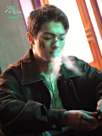 许凯邓恩熙新剧开局就开虐许凯新剧开局即高虐，小两口太惨了，so寸头糙汉造型演绎挣