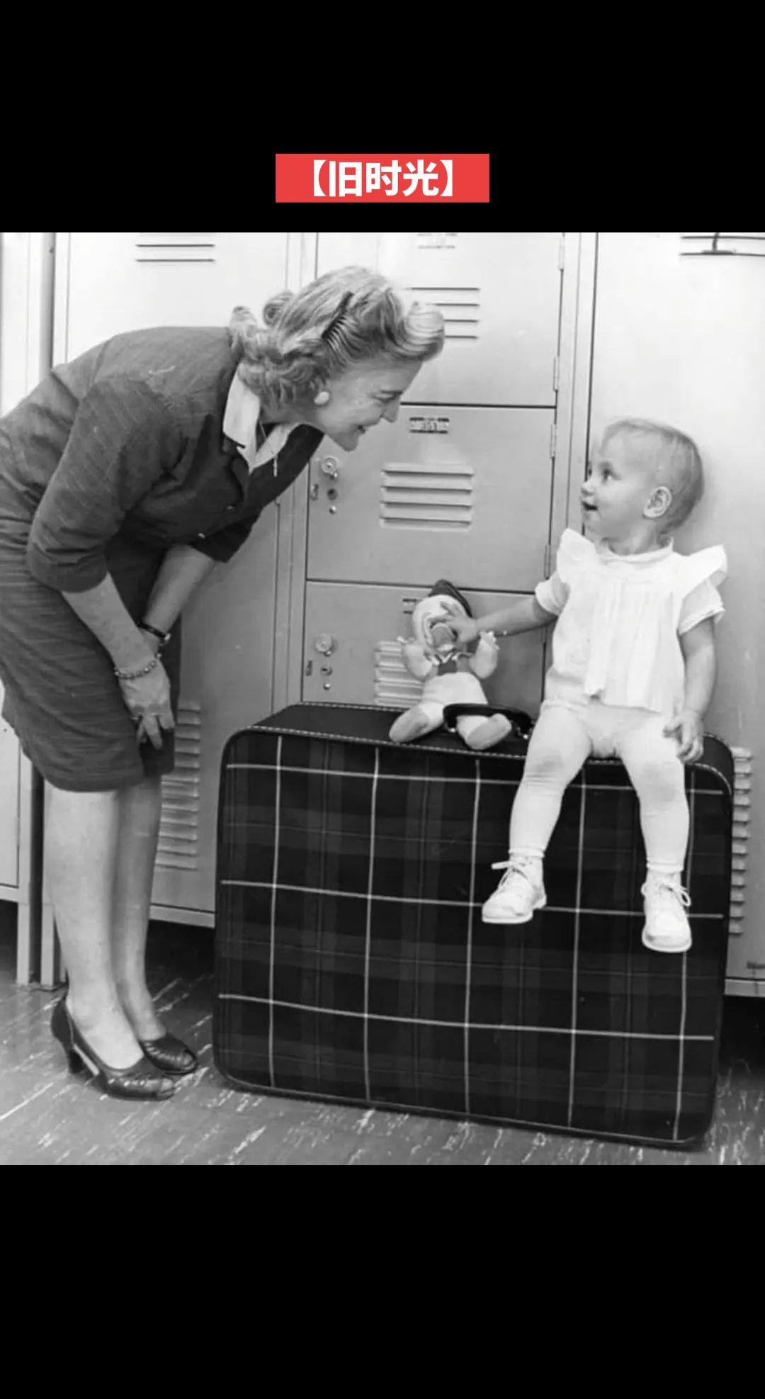 【旧时光】在美国范奈斯警察局，16个月大的小艾丽西亚·布朗遭母亲遗弃于范奈斯一处