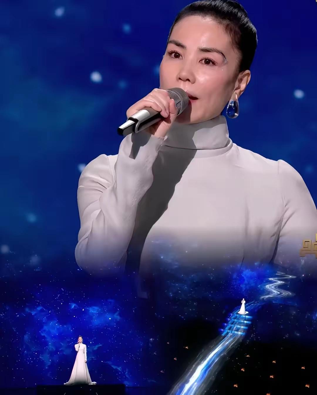 根据最新的公开信息，王菲迄今共登上央视春晚六次。，以下是她六次登台演唱的全部歌曲