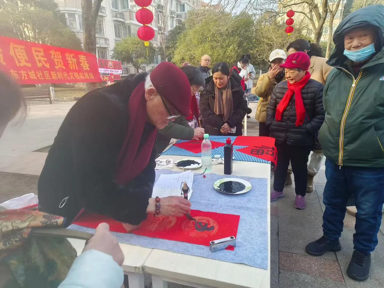 范涤是南京农业大学经济管理学院校友风采页面中提到的校友，同时依据学术记录，他也是