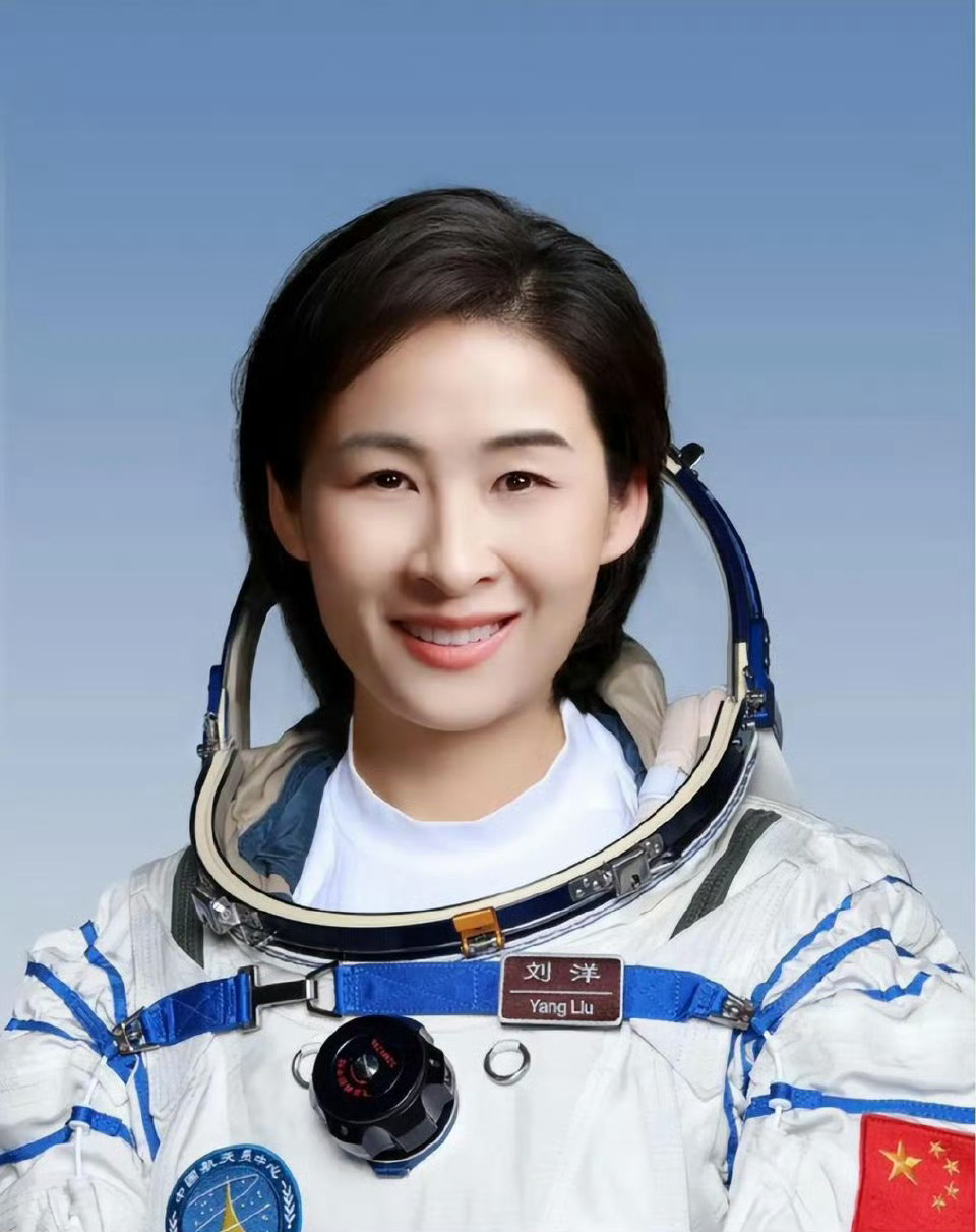刘洋、王亚平、王浩泽三位女航天员。 ​ ​​​