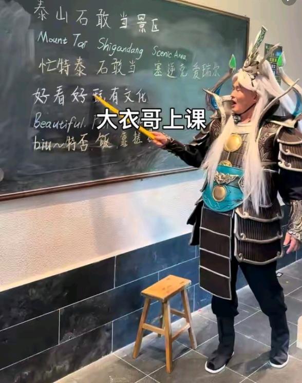 都说朱楼村出人才，真是一点都不假。
一个只上了两年小学的人，居然有模有样的给人当