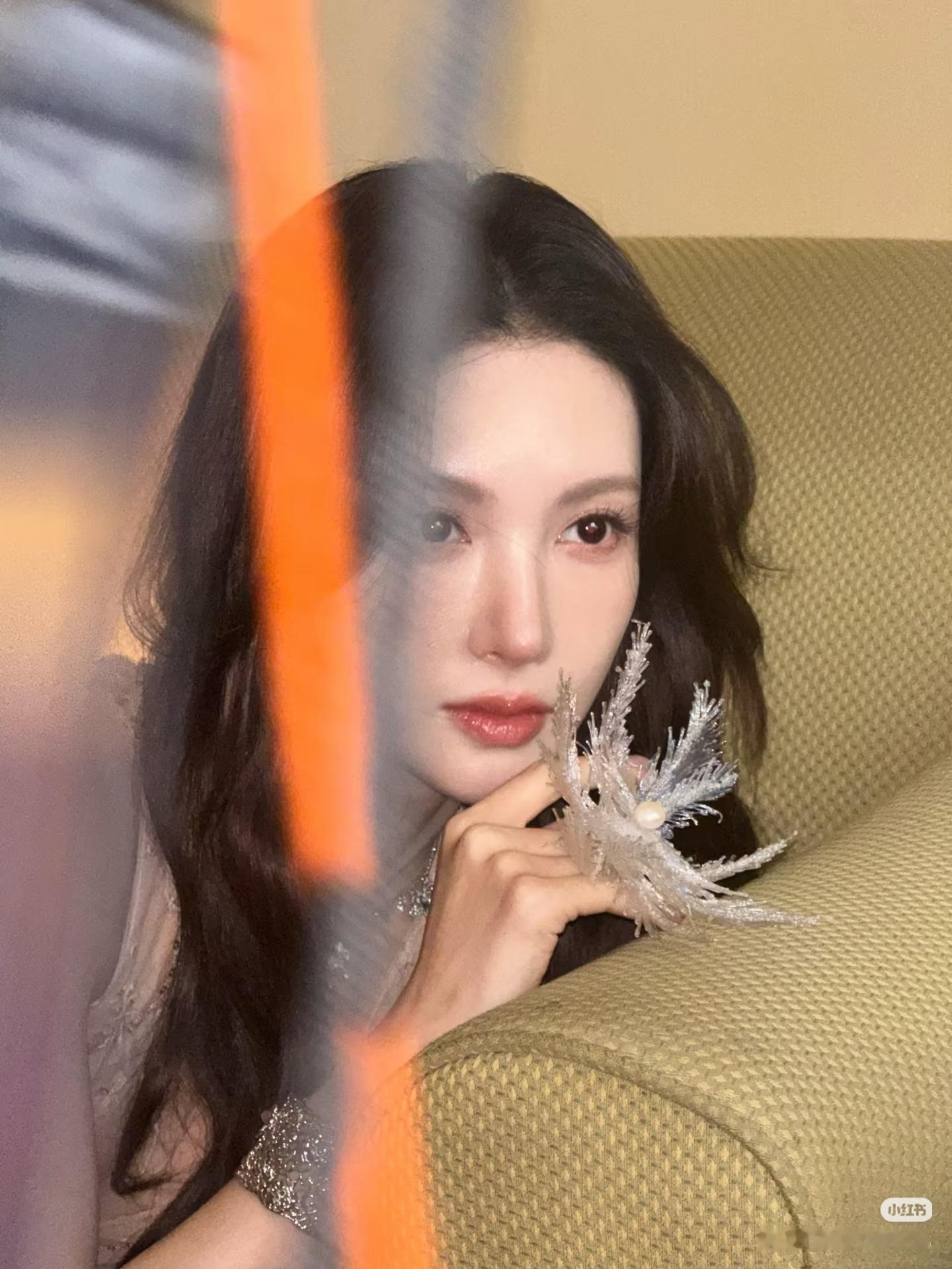 金晨怎么美成这样了【金晨】原相机直出，女神来的。。 ​​​