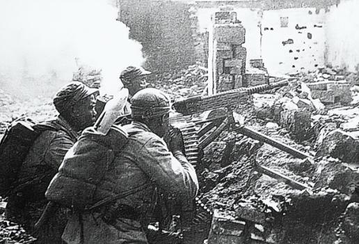 1942 年长沙会战落幕，重庆参谋实地视察阵地，目睹漫山遍野日军尸体，感慨：打多