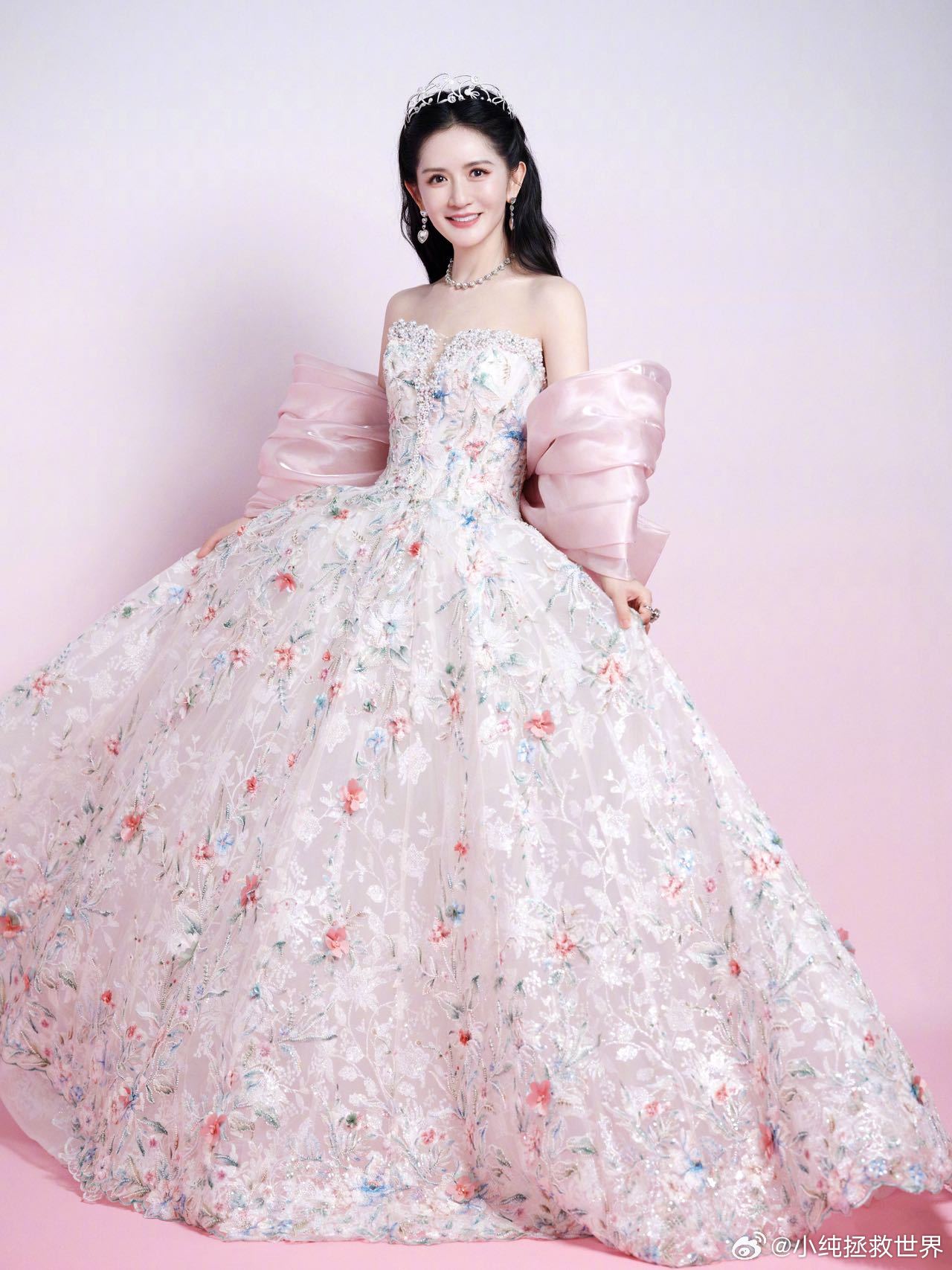 谢娜要开演唱会了吗《菠萝菠萝蜜》DNA动了，谢娜要是开演唱会，全场大合唱的画面想