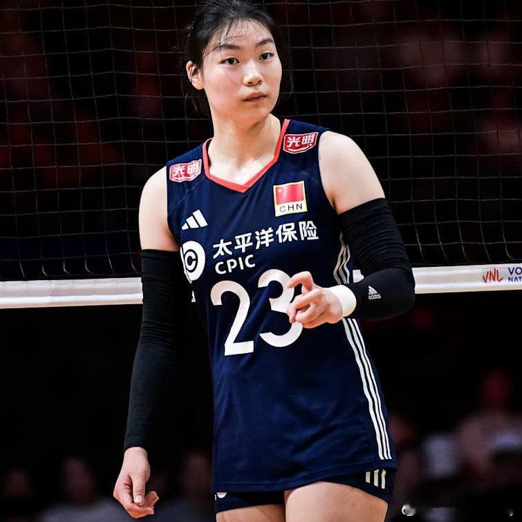 江苏二传一下退了几个，17岁的张籽萱挑大梁。经过了世锦赛的大风大浪，联赛不在话下