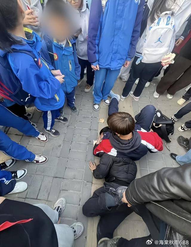 醉汉公交车上猥亵殴打初中女生，同车高一男生将其制服并交给警方------3月20