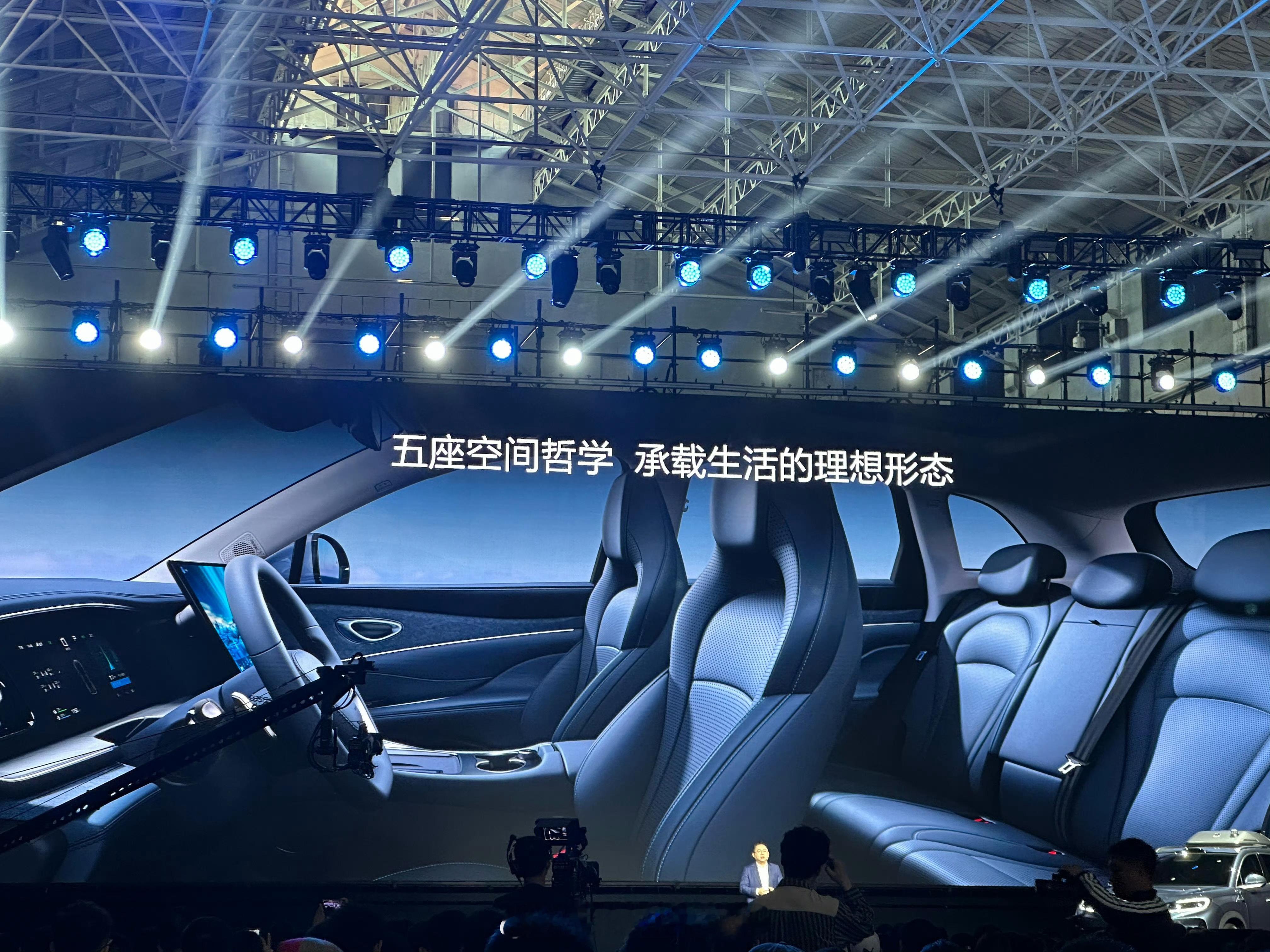 好了[酷]海狮07 DM-i 来了哈大型SUV 空间肯定是够用的甚至还有全仓按摩