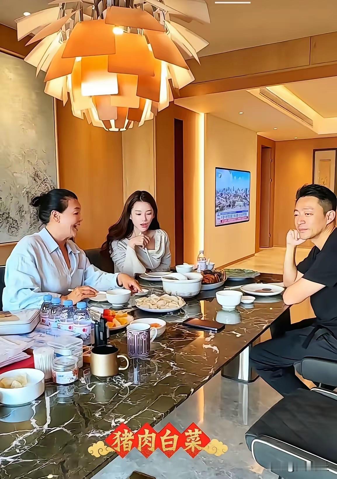 我只嫉妒汪小菲一件事
不是他能住大房子，也不是他有事业有家庭，更不是他身边总有人