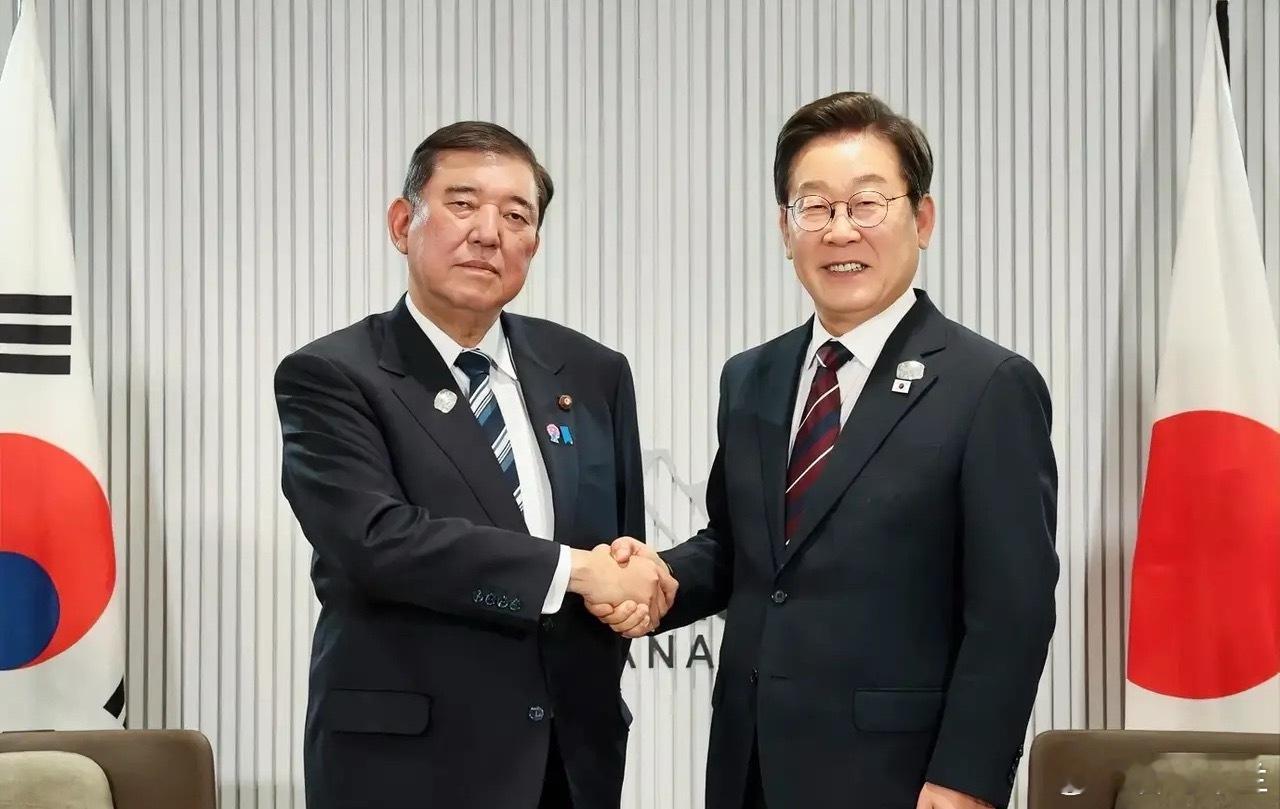 日本和韩国彻底坐不住了！美国媒体分析认为，特朗普要求乌克兰以土地换和平的做法，让