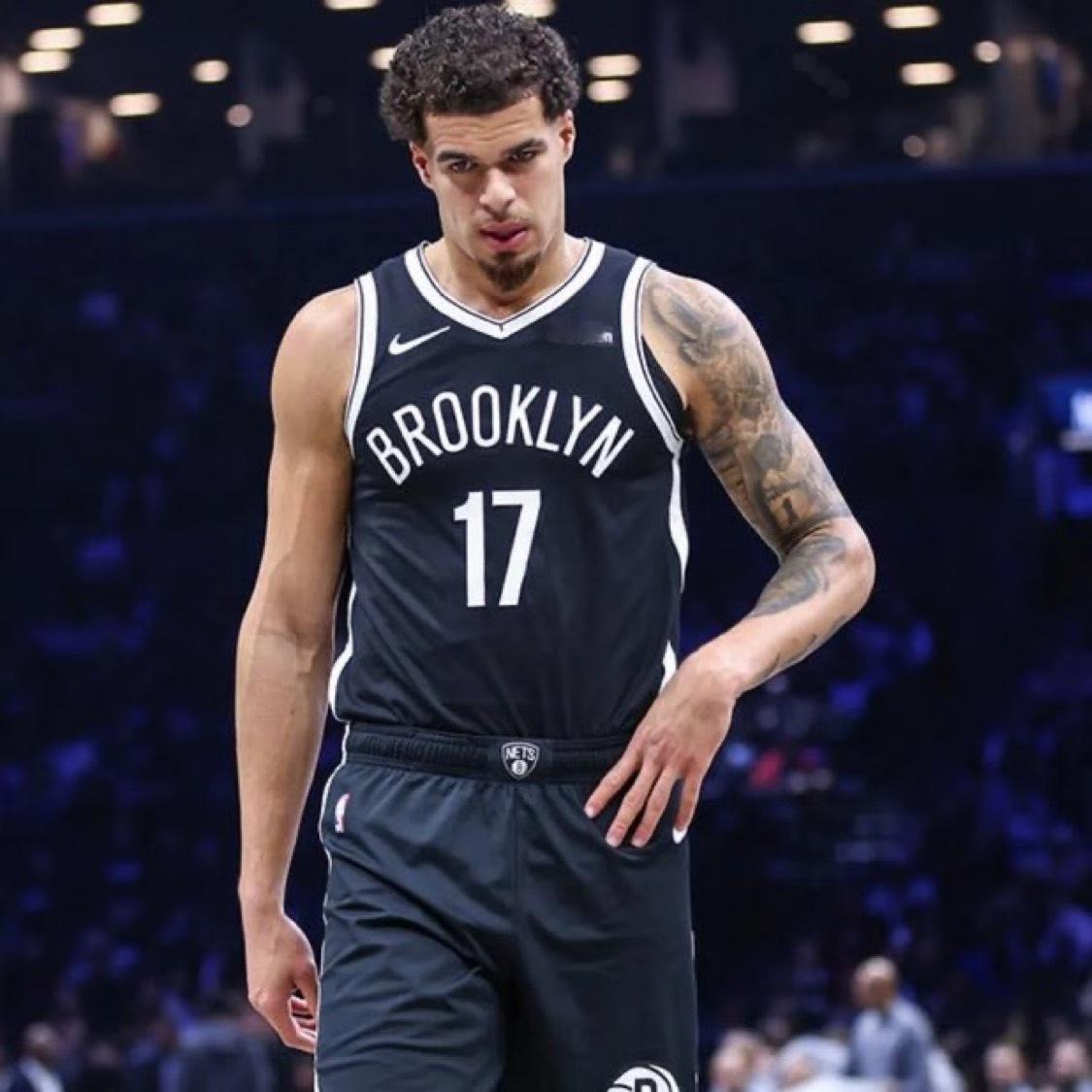 Jake Fischer：雄鹿队、活塞队、勇士队和公牛队有意迈克尔·波特。 