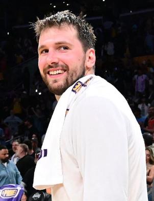 英雄主义真的对球队好吗？🇺🇸美媒晒出：“球员单场至少得到50分时球队战绩，其