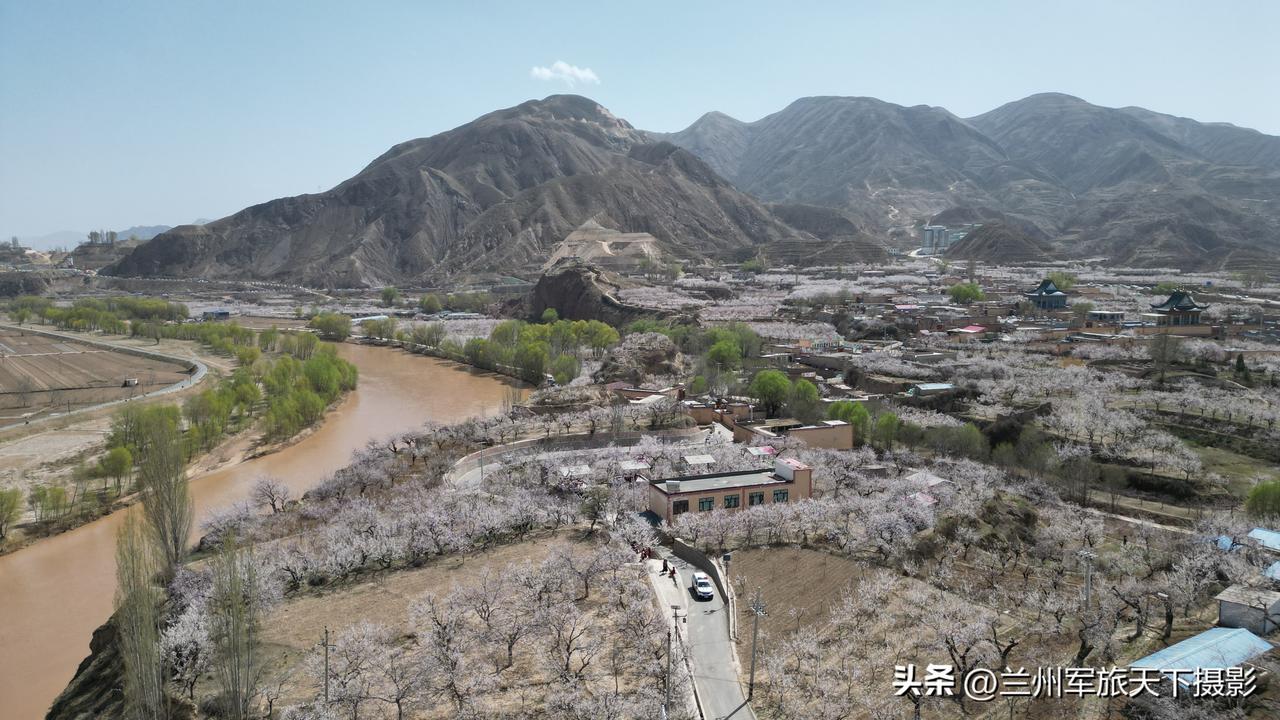 杏花漫巷遇云舍 文旅赋能促振兴
——百美村庄·马巷村清明文旅火爆出圈
     