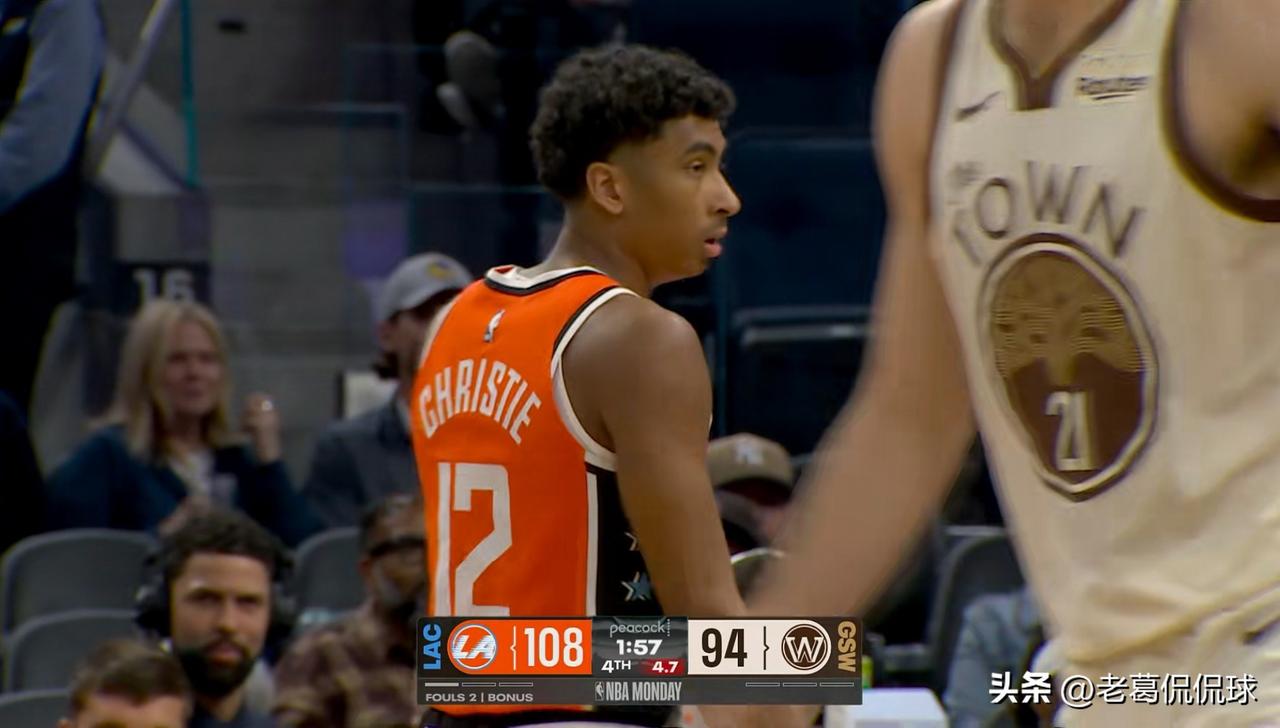 快船小将克里斯蒂真是彻底的凉凉了！在今天快船客场以114：101击败勇士的比赛中