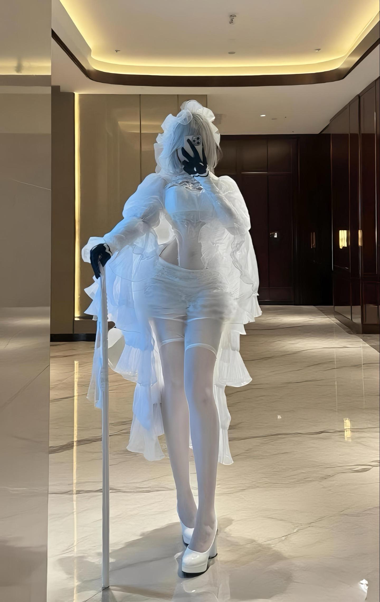 老大开奔驰有什么了不起。我要我的兄弟都开奔驰