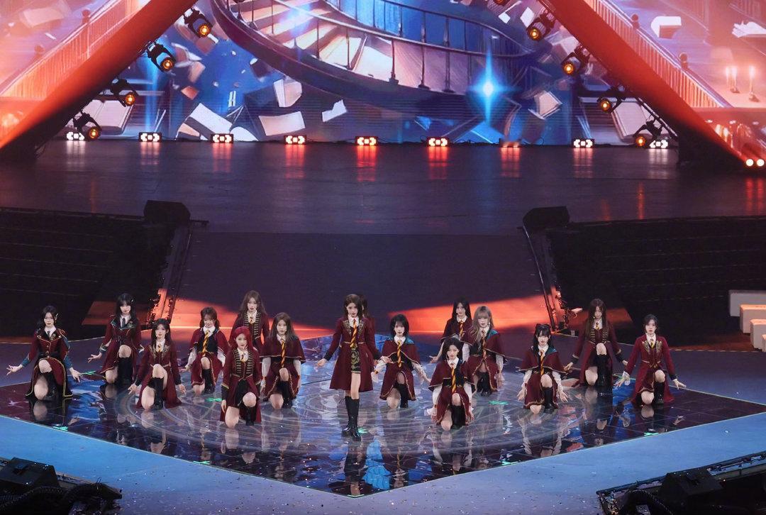 SNH48十三年了、SNH48十三年回忆杀饭拍无滤镜公演现场片段意外爆火出圈，全
