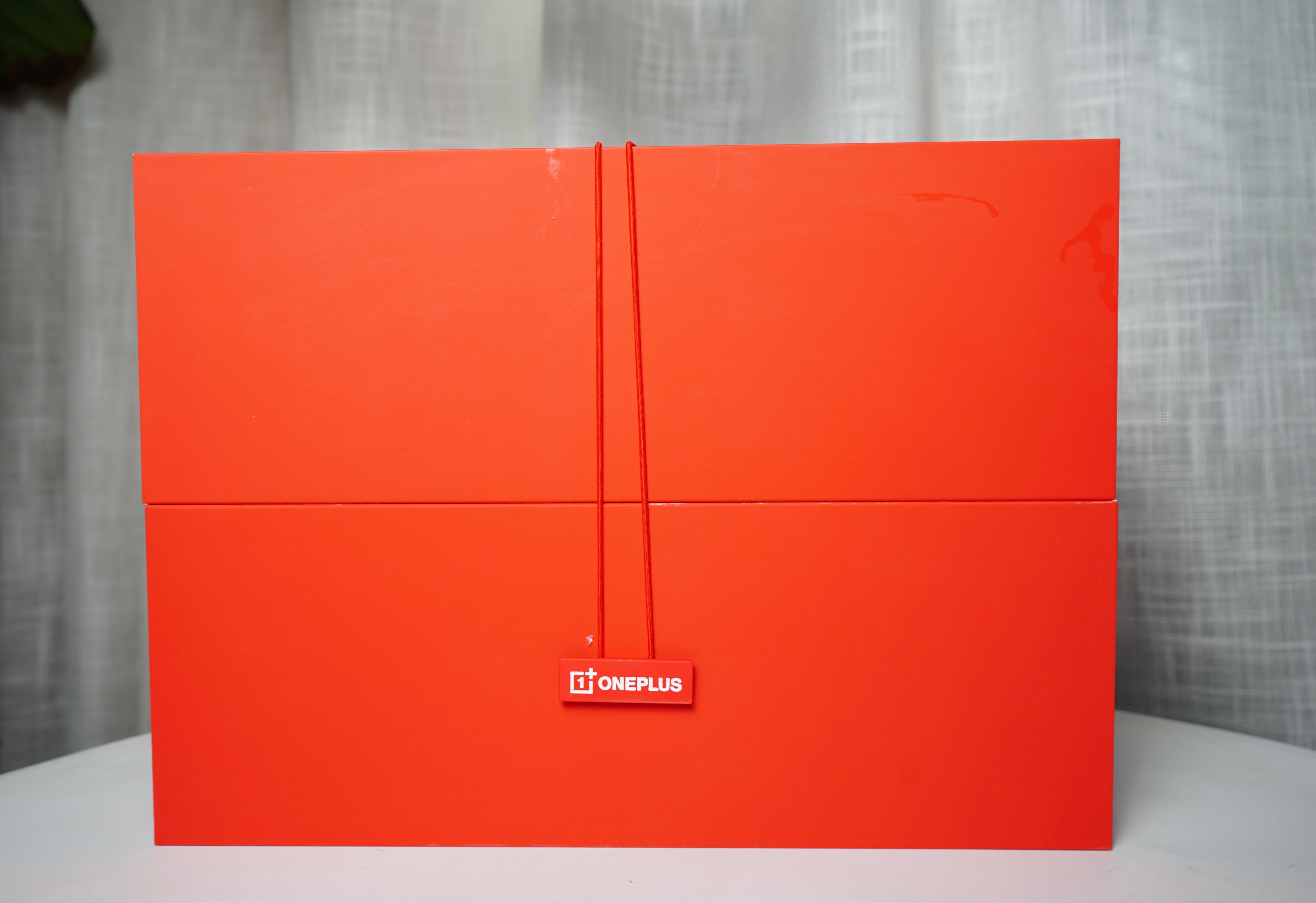 一加13的发布会邀请函有点意思，打开之后香气扑鼻，这难道就是传说中的「十三香」。