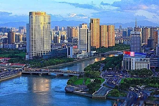 为什么宁波市的中心区域叫海曙区呢？
因为境内有始建于唐长庆元年的鼓楼海曙楼，海曙