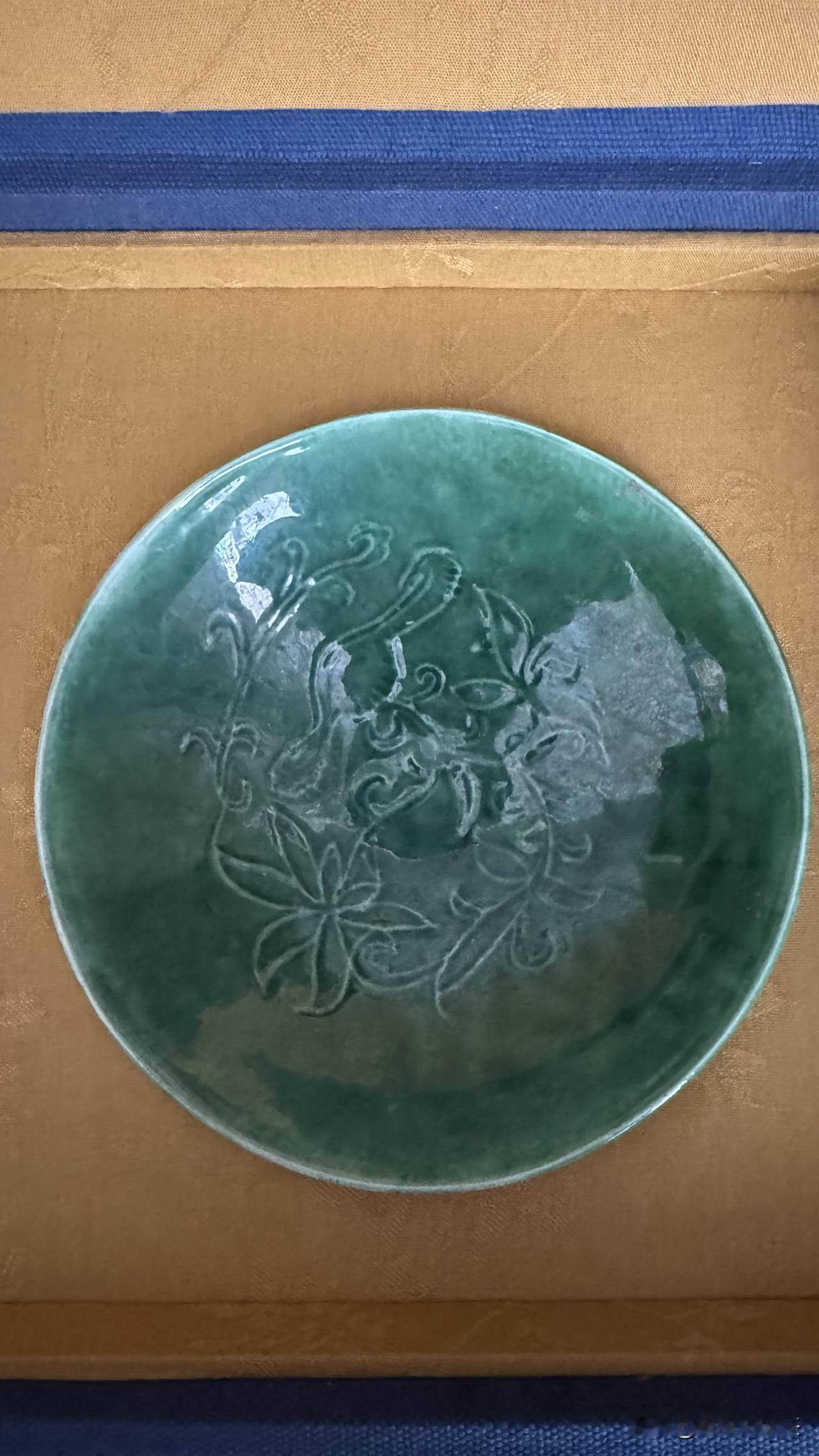 千年一绿：辽金绿釉碗成对

这一对碗，等了一千年。

辽金的绿釉，不是宋瓷的天青