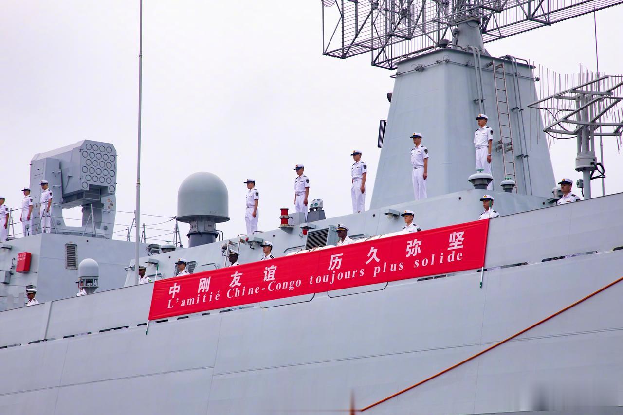 又一站，当地时间7月14日，中国海军第43批护航编队（052D“南宁舰”舰、05