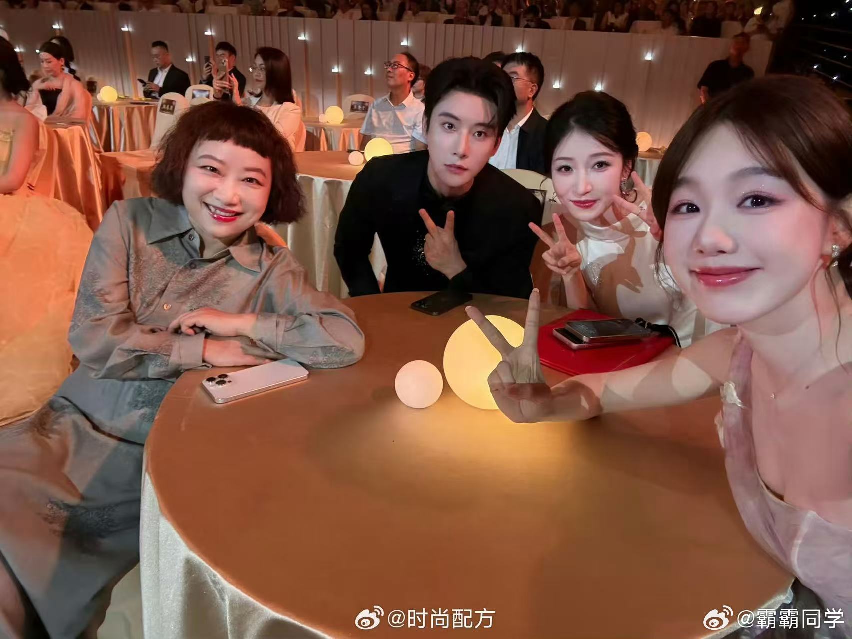 徐梦洁送考人饶雪漫饶雪漫送考徐梦洁 刷到这个消息直接泪目！饶雪漫居然是徐梦洁的送