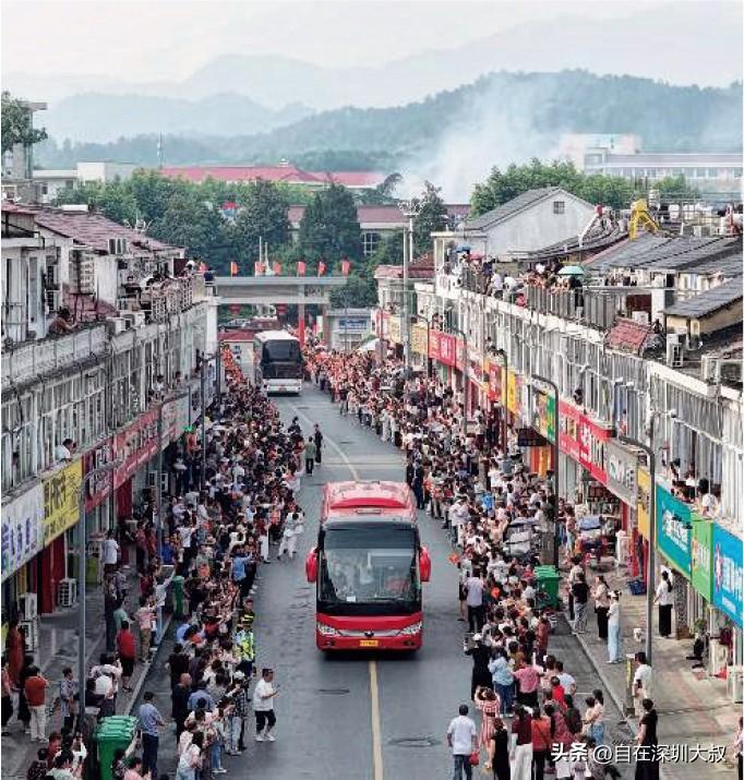 育儿是生命的礼物

对孩子而言，生命本身就是馈赠。 被无条件地爱、接纳和引导来到