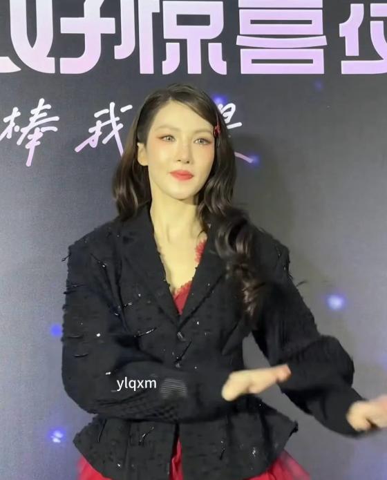 真的是越来越认不出金晨了。